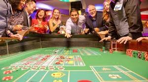 Live blackjack and roulette dealer table at hoki711 login